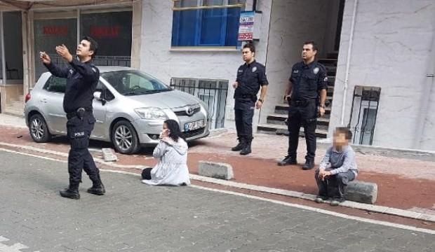 Çocuklarının gözü önünde eşini bıçakladı