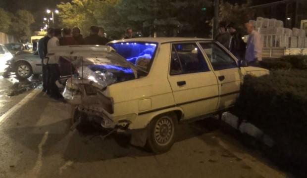 Alkollü sürücü kırmızı ışıkta araca çarptı