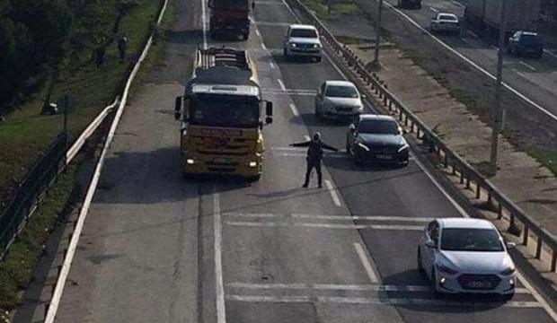 Karayolunda inanılmaz olay! Bir anda yola atladı