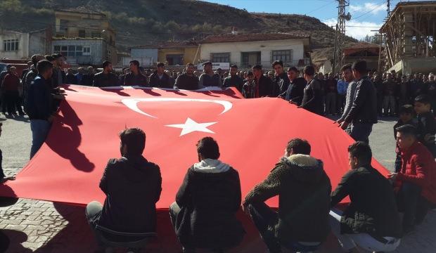 Karakeçili'de askere gidecek gençler için dua edildi