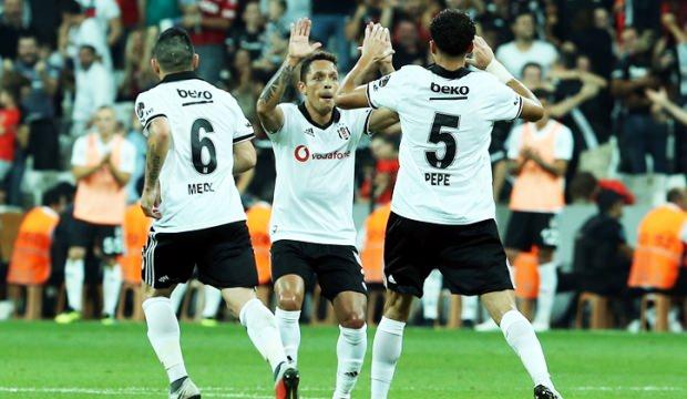 Hayata Renk Ver Derneği kitapları hastane koridorlarına taşıyor Hayata Renk Ver Derneği kitapları hastane koridorlarına taşıyor