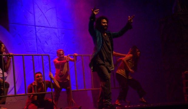 Bursa'da "Notre Dame'ın Kamburu" müzikali sahnelendi