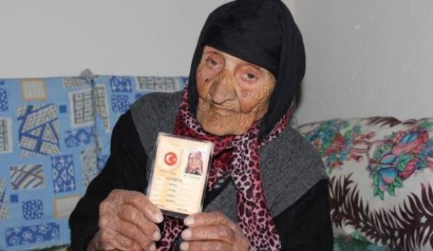 Fatma nine, ziyaretine gelen müdürü şaşırttı