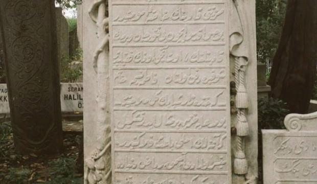 'Müslüman kabrinde kefenden başka birşey olmaz'