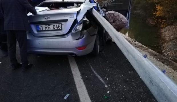 Otomobil ok gibi saplandı: 1 ölü, 1 yaralı