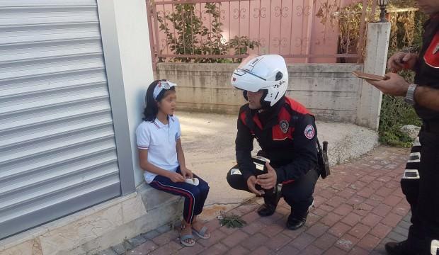 Şaşırtan olay! Duvarın dibinde ağlarken bulundu
