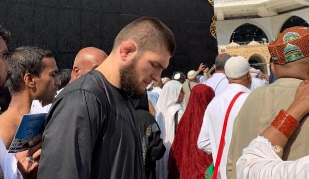 Şampiyon Khabib Nurmagomedov, Kabe'de