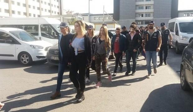 Ünlülerin kabusu oldular! Yazışmaları ortaya çıktı