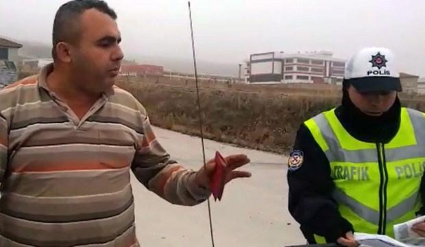 Ceza yazan polise önce tepki gösterdi, sonra...