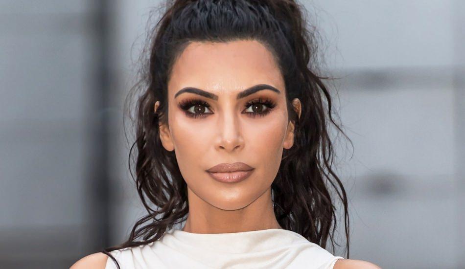 Kim Kardashian öyle bir şey giydi ki Kim Kardashian öyle bir şey giydi ki