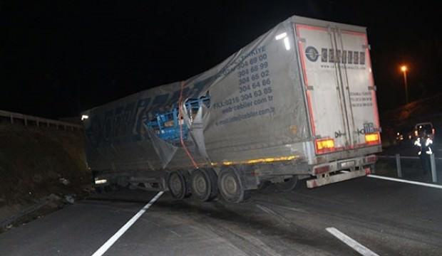 Silivri’de tır kazası yolu trafiğe kapattı