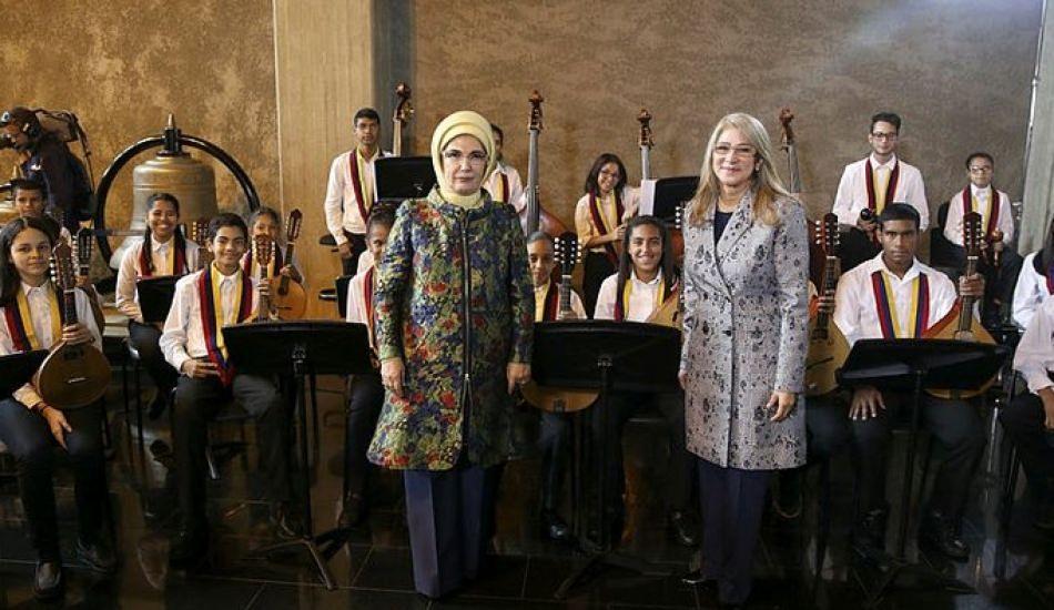 Venezuela’da Emine Erdoğan’a özel müzik icrası Venezuela’da Emine Erdoğan’a özel müzik icrası