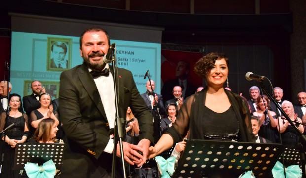 Zeki Müren konserinde sürpriz evlilik teklifi
