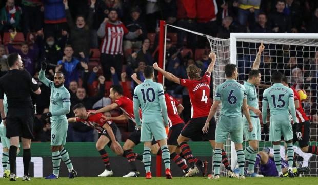 Arsenal'in 22 maçlık serisi son buldu