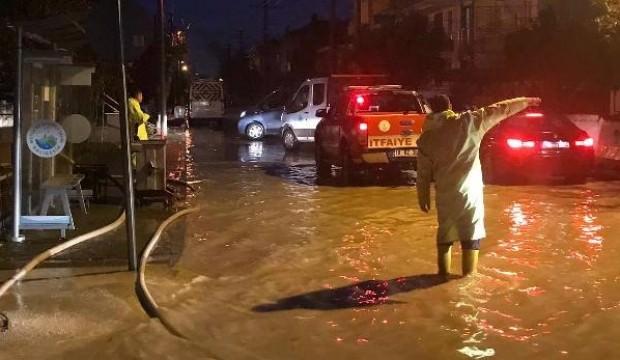 Balıkesir'de sağanak, hayatı olumsuz etkiledi