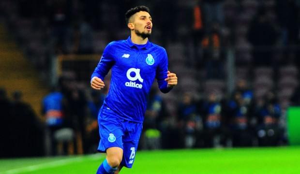 Galatasaray taraftarı Alex Telles’i unutmadı