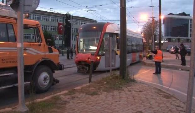 Kazaya karışan tramvay vagonları çekildi