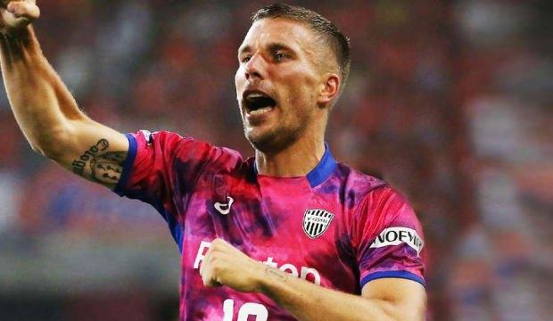 Podolski çok net! Kapıları kapattı