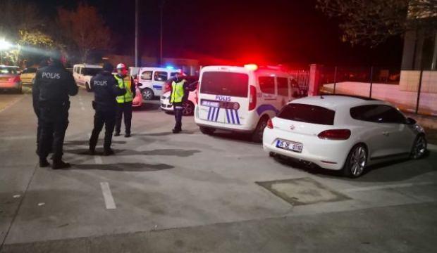 Polis dur dedi otomobilini bırakıp kaçtı