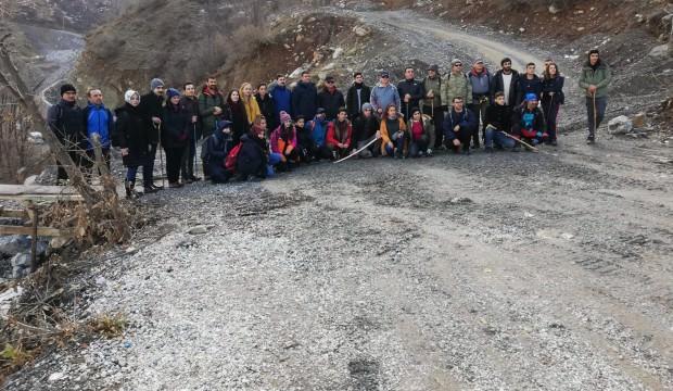 Yüksekova'nın karlı dağlarında doğa yürüyüşü