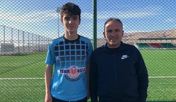 Baba oğul, birbirlerine rakip oldu!