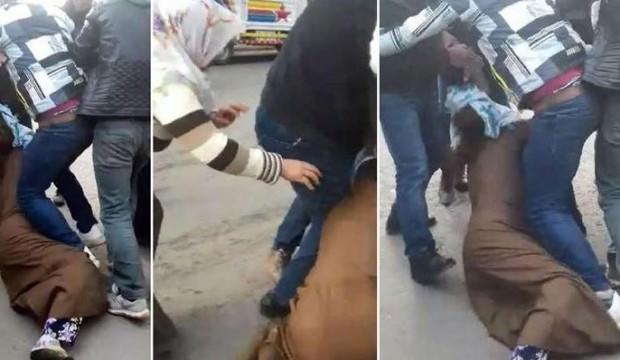 Dedikodu yapan kadını böyle dövdüler!