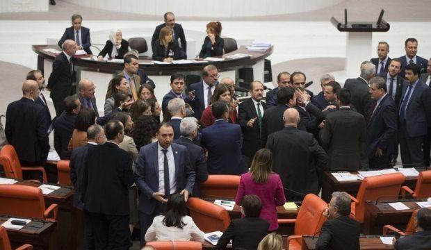 Meclis'te 'Şunlara bakın' tartışması!