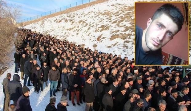 Yolda yürürken ölen genç böyle uğurlandı