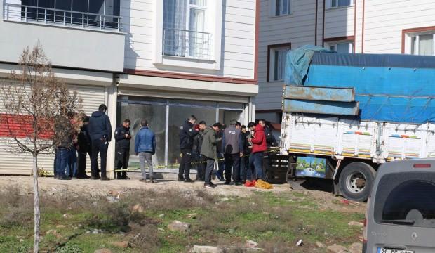 Yere düşen tüfek canından etti