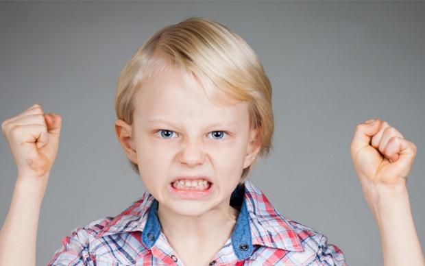 öfkeli çocuklara nasıl davranılmalı