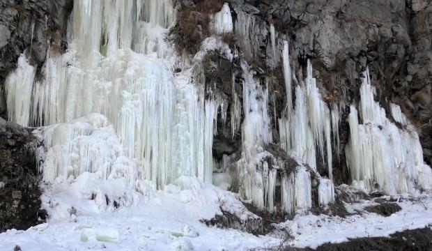 Donan şelale Pamukkale'yi andırdı