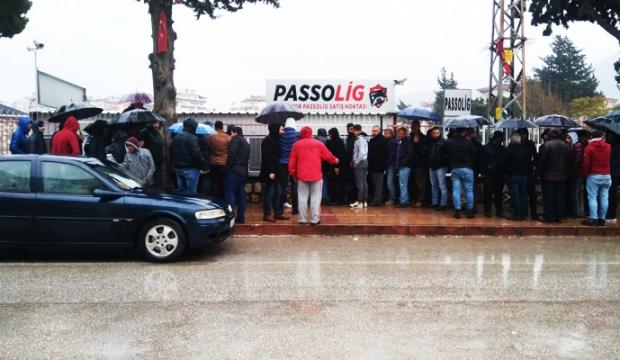 Galatasaray maçı için gişelere akın ettiler!