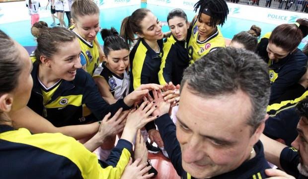Fenerbahçe ve VakıfBank Devler Ligi'nde kayıpsız