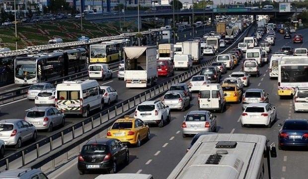 Türkiye'de yaklaşık 4 kişiye bir araç düşüyor