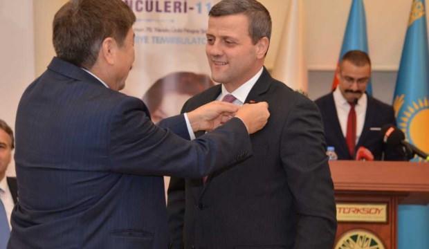 TÜRKSOY gönüldaşlarına 25. Yıl Madalyası takdim edildi!