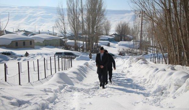 Kaymakam Yetgin, yolları ulaşıma açılan köylerde hastaları ziyaret etti