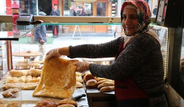 Önce şaşırıyorlar, sonra bir tabak daha istiyorlar