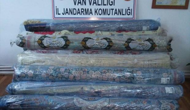 Kargo aracından kaçak İran halısı çıktı