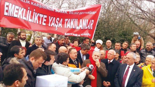 EYT’li vatandaşların sesini duyurmak iddiasıyla kurulan Emeklilikte Yaşa Takılanlar Sosyal Yardımlaşma ve Dayanışma Derneği’ni finanse edenlerin başında CHP’li belediyeler geliyor.