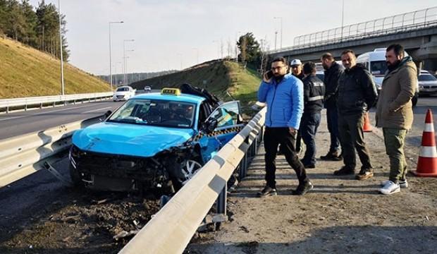 TEM'de feci kaza! Turistleri taşıyordu
