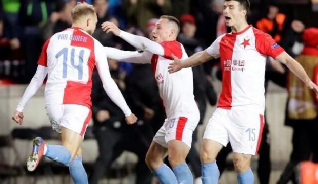 Müthiş düelloyu kazanan Slavia Prag! Sevilla veda etti