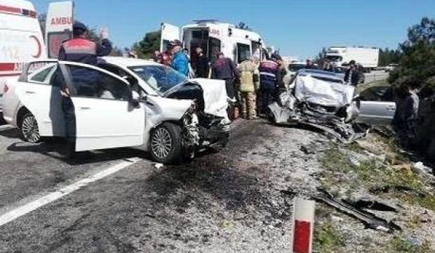 İzmir'de feci kaza: 2 ölü, 6 yaralı