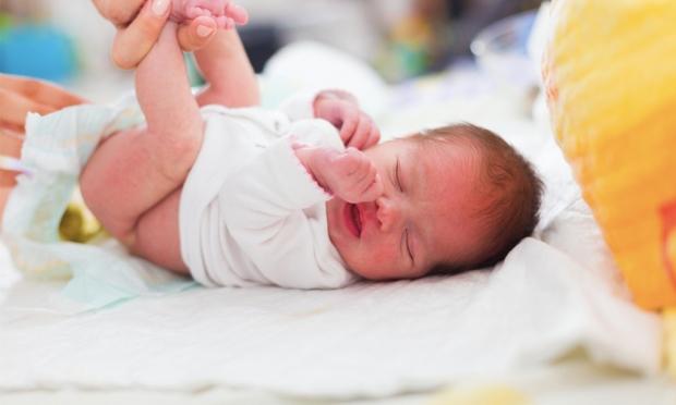 Yeni doğan bebeğin altı nasıl temizlenir?