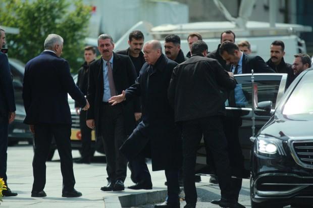 Cumhurbaşkanı Erdoğan'ı kapıda Binali Yıldırım karşıladı.