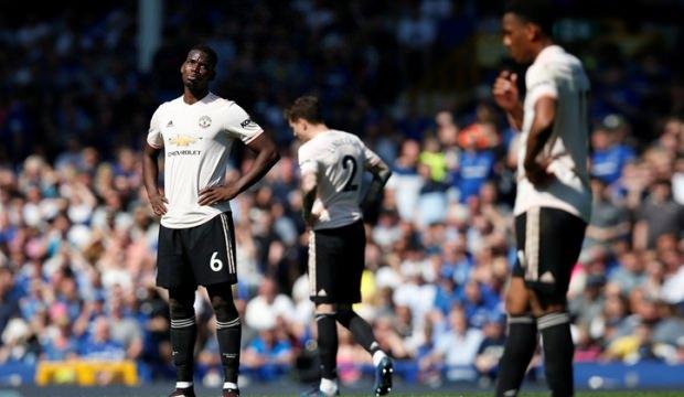 Everton ManU'yu parçaladı! Tarihi mağlubiyet
