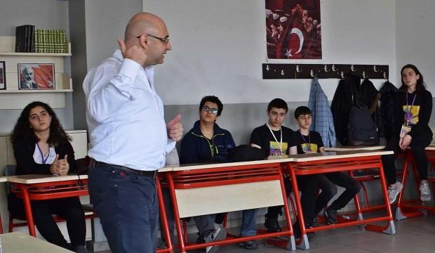 Her 4 ergenden biri dijital zorbalık mağduru