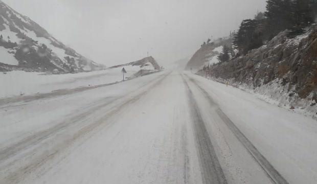 Kar yağışı trafiği aksattı!