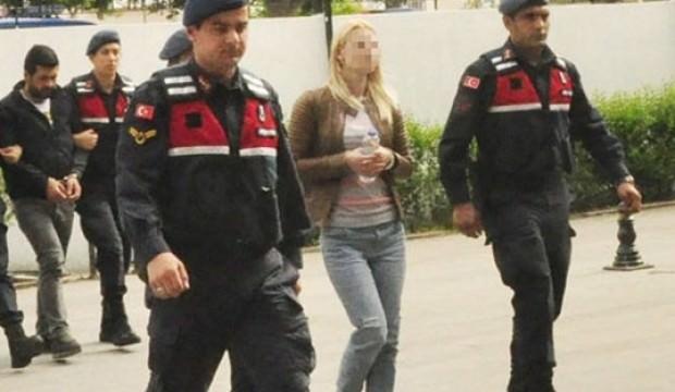 Dolandırıcı kadın kıskıvrak yakalandı!