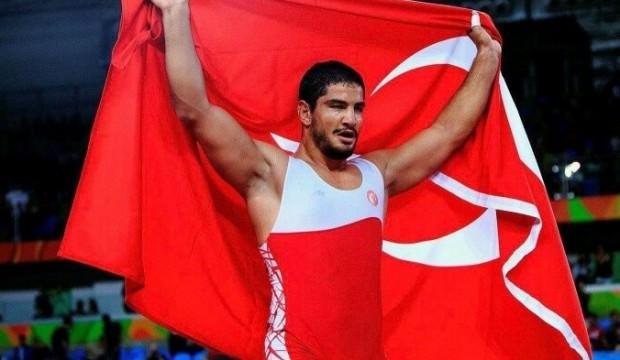 Milli güreşçilerimiz Romanya'da tarih yazdı!