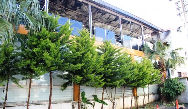 Alev alev yanan lüks restoran küle döndü